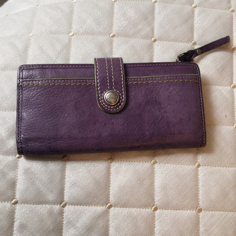 Fossil leather purple wallet with snap closure